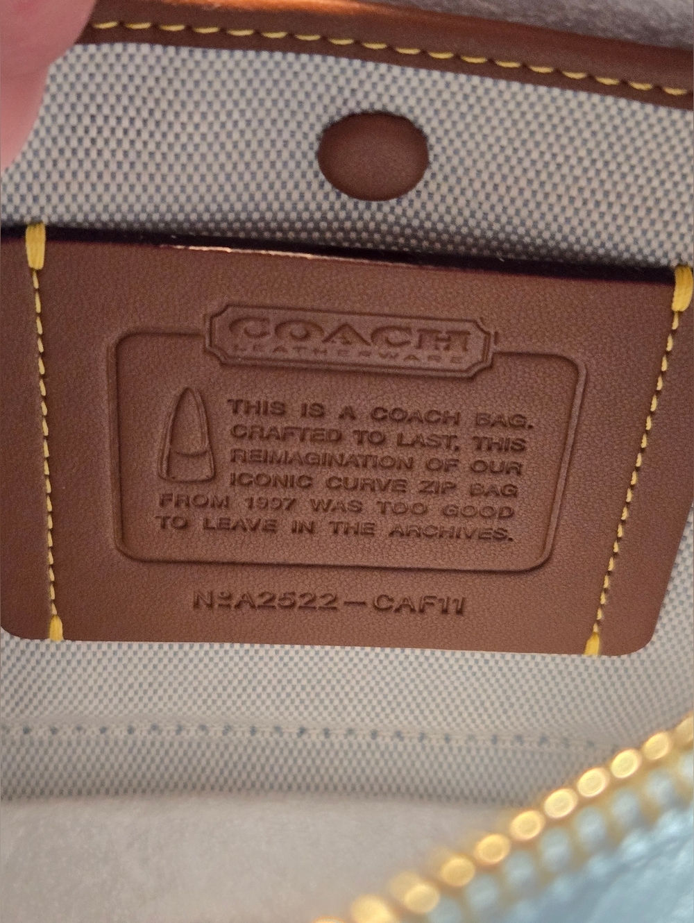 NWT Coach Curve Zip Glovetanned Leather Shoulder Bag Limited Re-edition 1997 - Picture 3 of 15